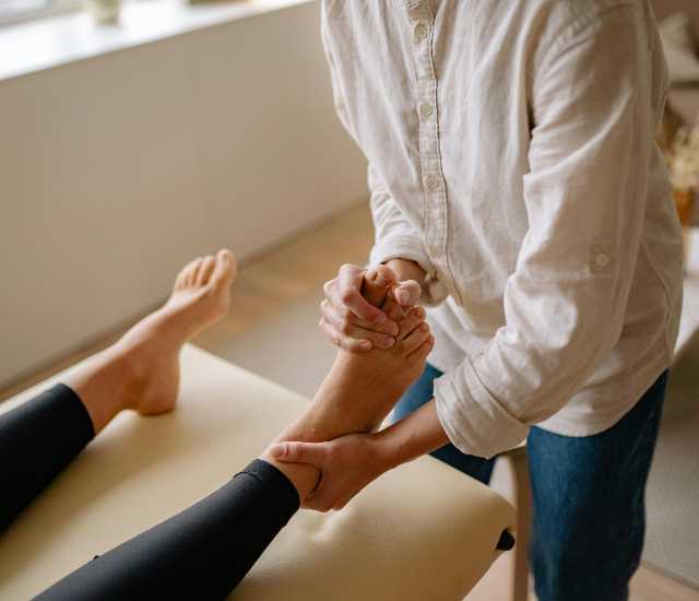 Zone-Reflexology2_640x550